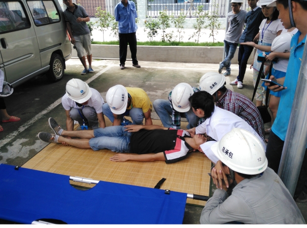 正确的外伤搬运方式