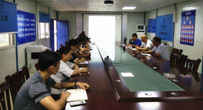 邀请公司党委副书记、总经理陆烜为项目党员上党课.jpg