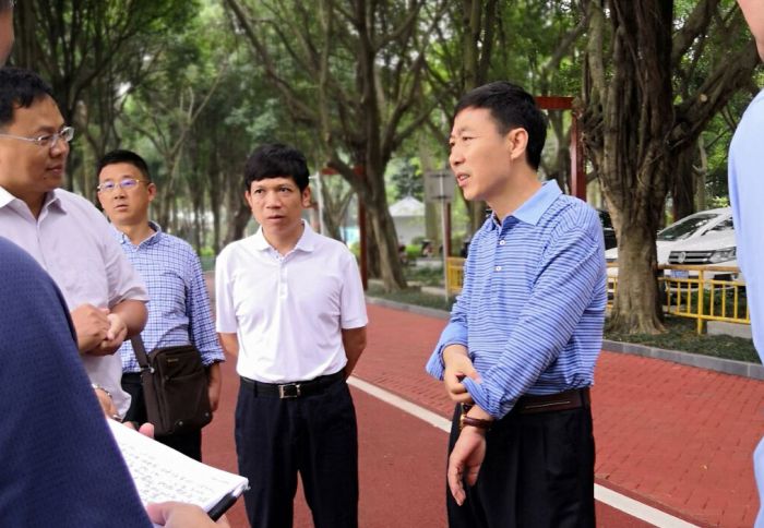 张文军视察现场1.jpg