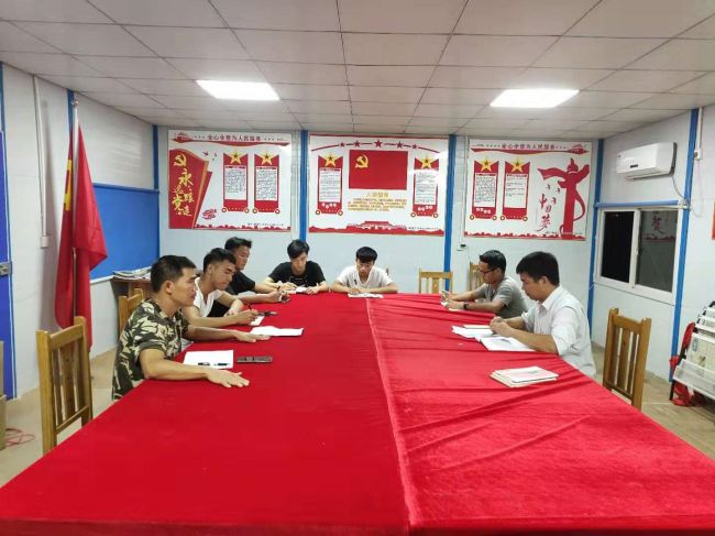 项目党支部在党课上进行宣贯（修图）.jpg