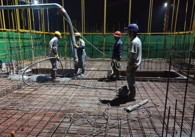 2浇筑混凝土现场（修图）.jpg