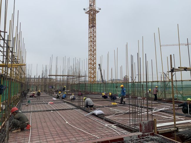 基础教学楼B区三层梁板钢筋施工现场（修图）.jpg