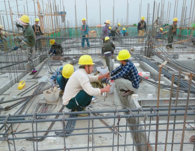 标准层钢筋绑扎。阮文源 摄.jpg