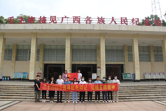 合影留念。张钊林 摄（修图）.jpg