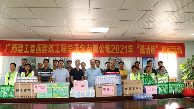 合影。杨钰 摄（修图）.jpg