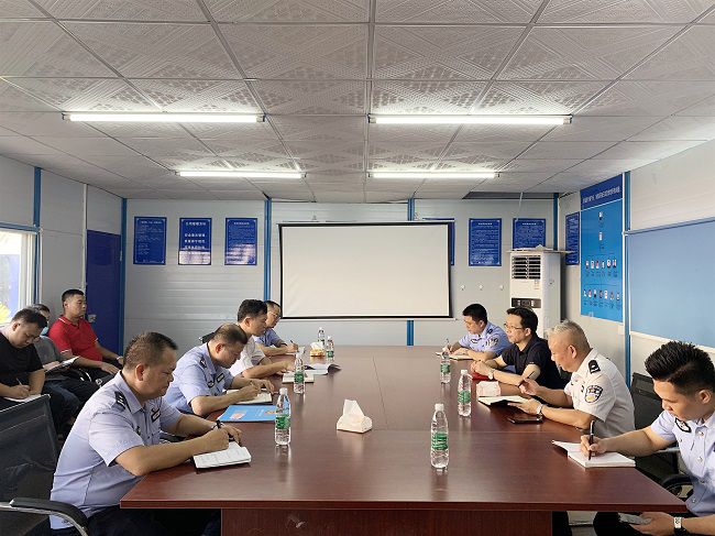 调研座谈会现场（修图）.jpg
