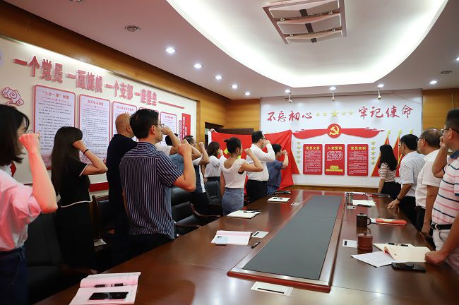 重温入党誓词（修图）.jpg