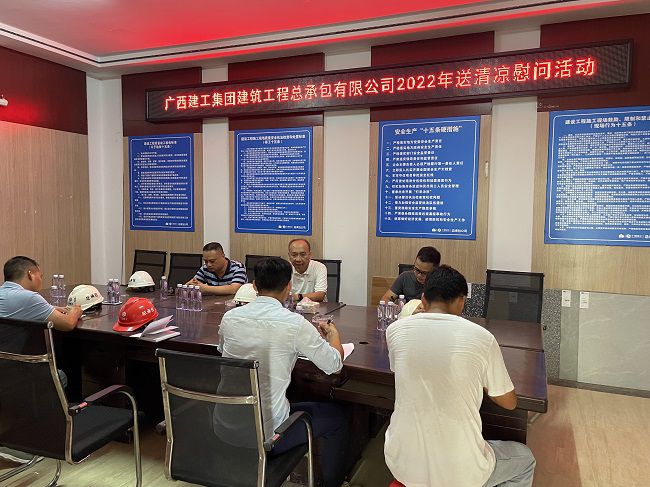 （修图）座谈会现场。容芝雅 摄.jpg