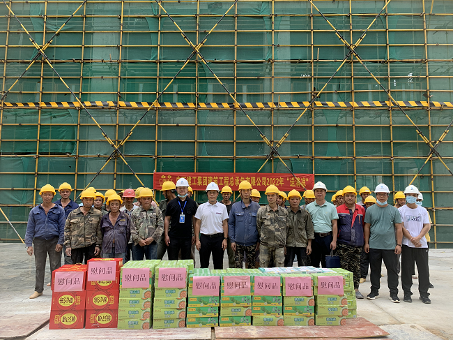 送清凉现场。蔡怡灵 摄（修图）.png