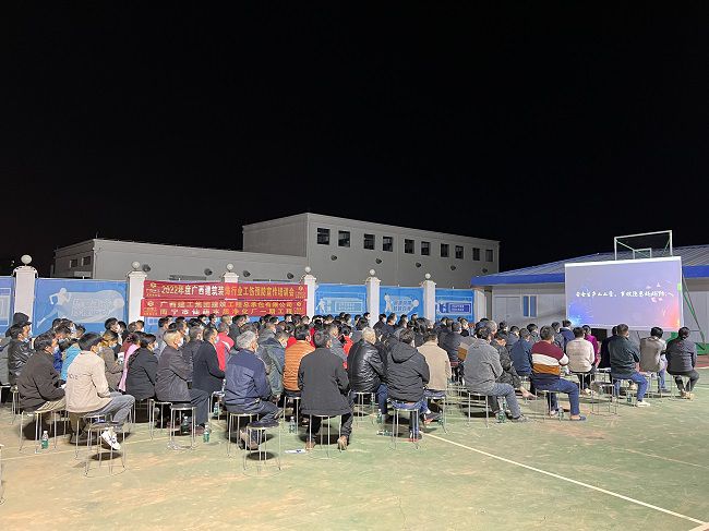 宣讲会现场（修图）.jpg