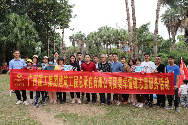 参加活动的职工合影。林成斌 摄（修图）.jpg