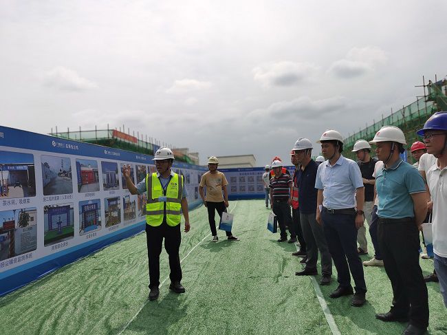 观摩现场。潘文君 摄（修图）.jpg