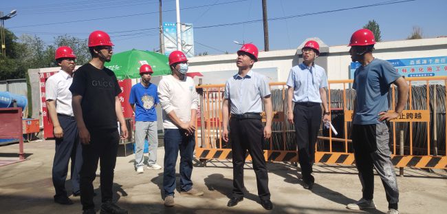 检查现场。黄震宇 摄（修图）.jpg