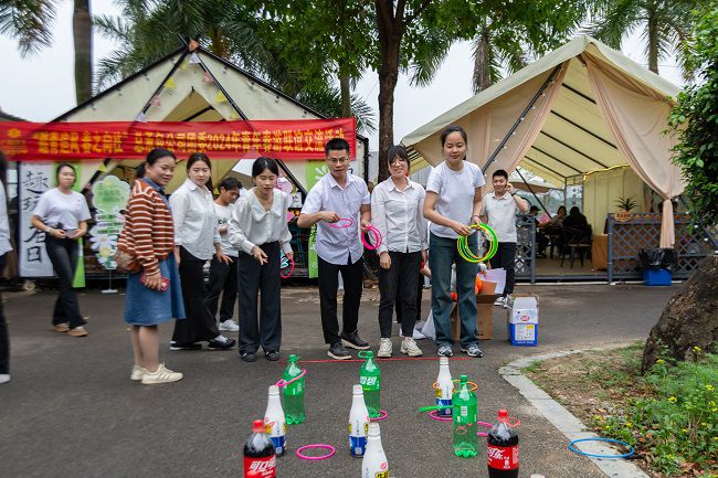 套圈现场。郭奎君 摄.jpg