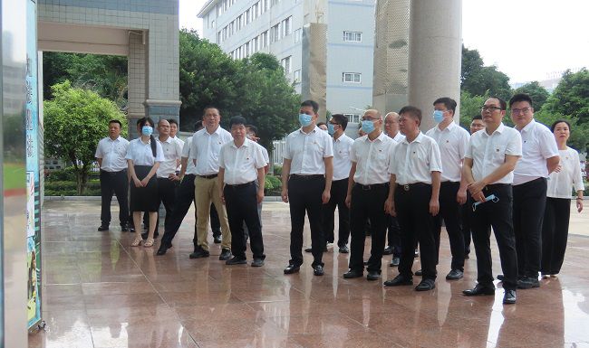 观看犯罪警示教育展览 修图.jpg