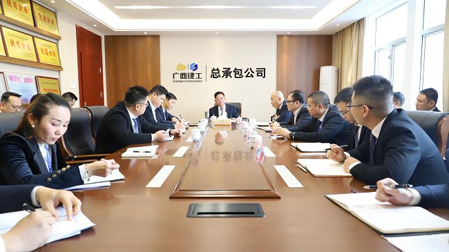 讨论现场（修图）.jpg