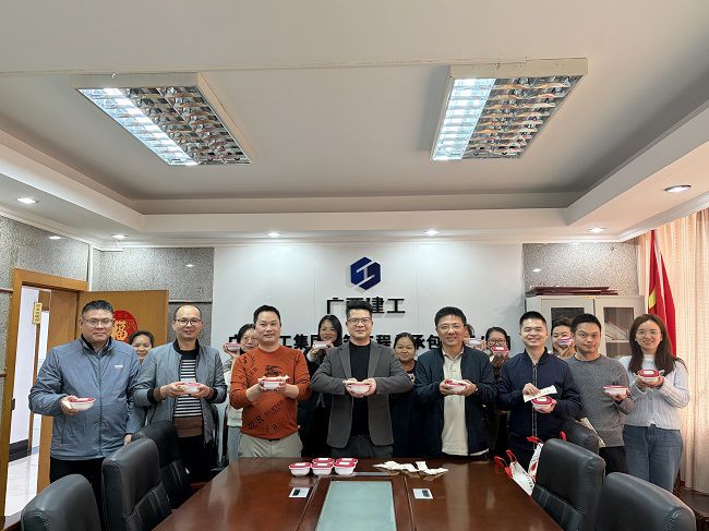 分支机构员工共度元宵节 修图.jpg