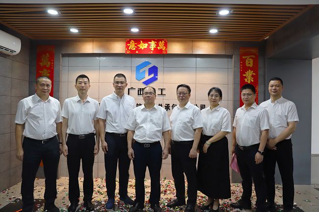 公司领导班子与分公司领导班子合影 郑诗宝摄（修图版）.jpg