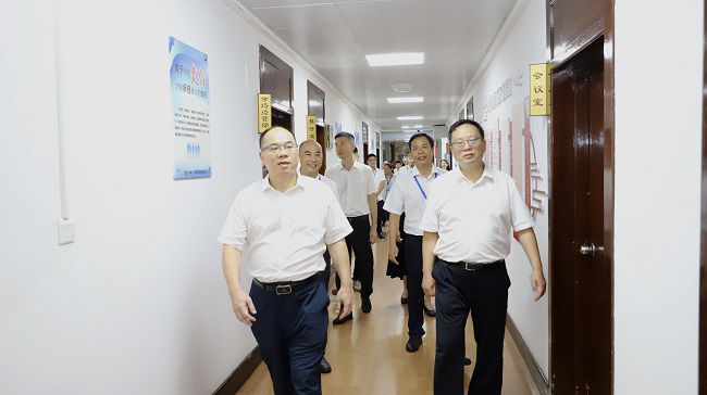 参观办公场所（修图版）.jpg